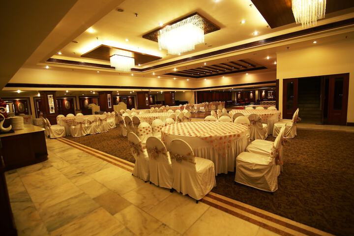 Ballroom/Hall 43 of 63