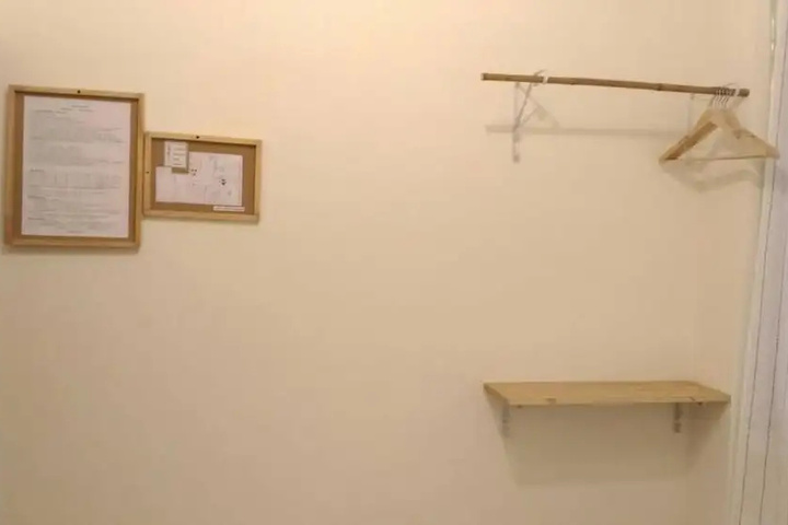 Room 9 of 16