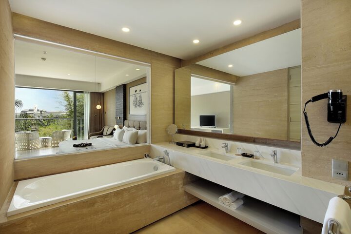 Room 17 of 53