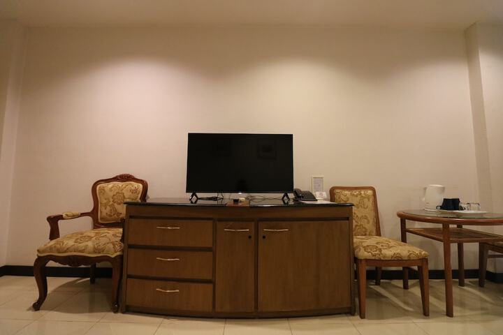 Room 53 of 87
