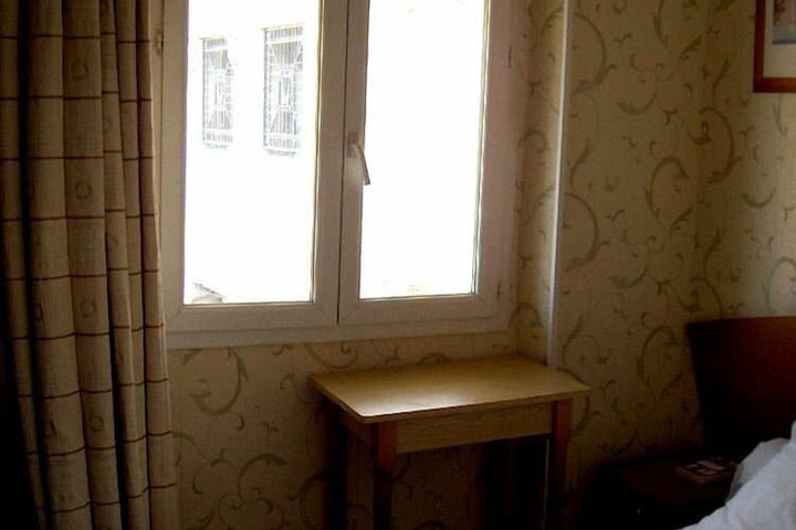 Room 5 of 11