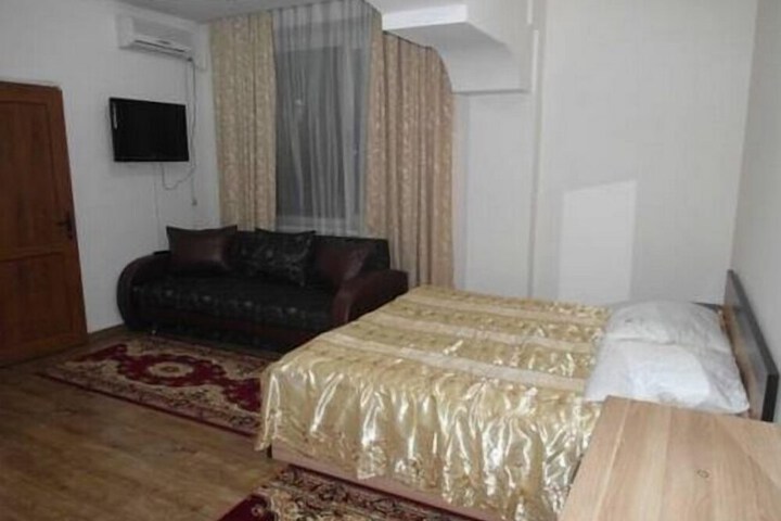 Room 8 of 22