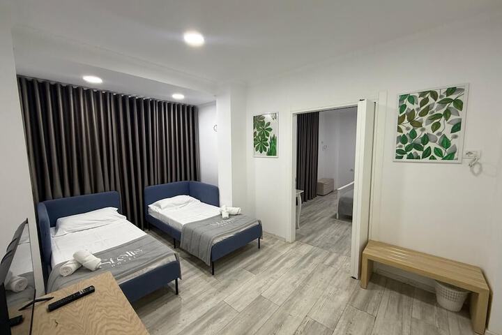 Room 21 of 37