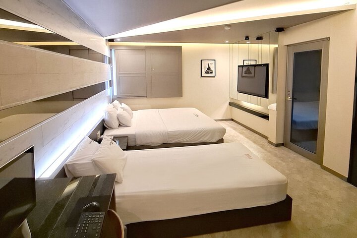 Room 32 of 89