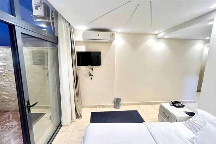 Room 3 of 21