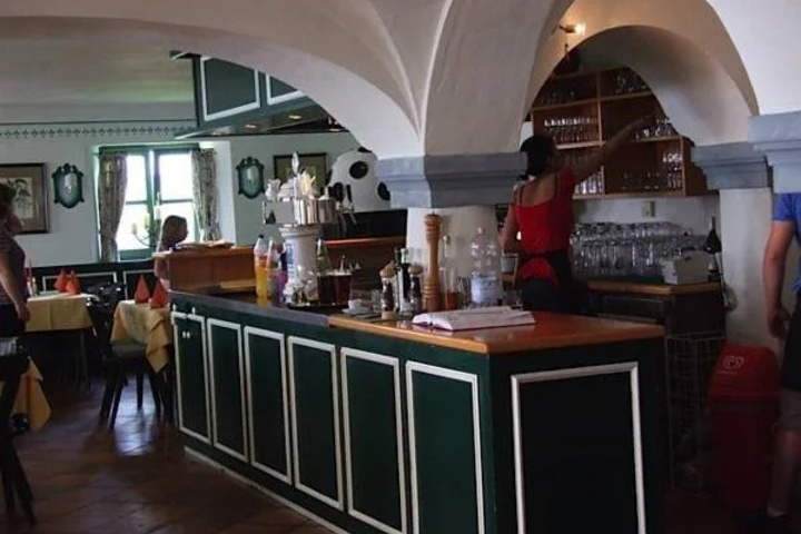Dining 12 of 15