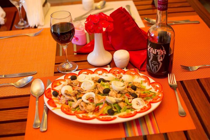 Dining 42 of 51