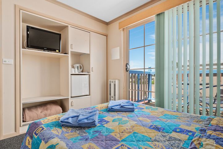 Room 11 of 30
