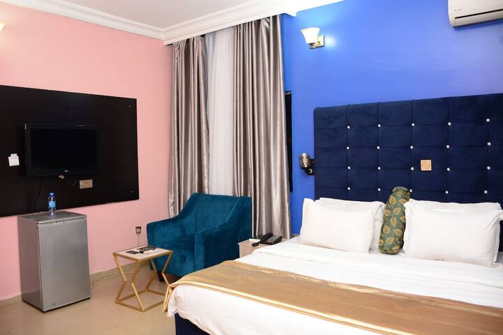 Room 5 of 13