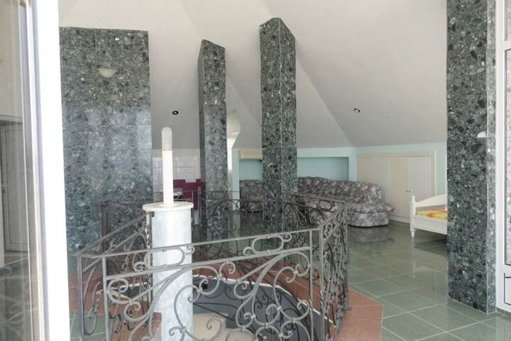 Room 15 of 25