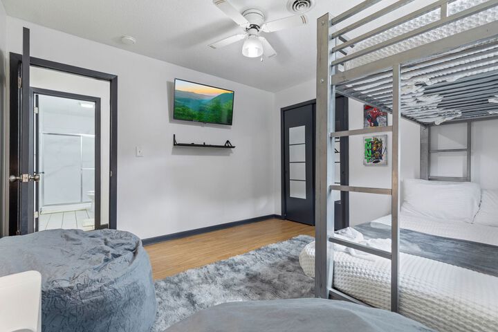 Room 2 of 40