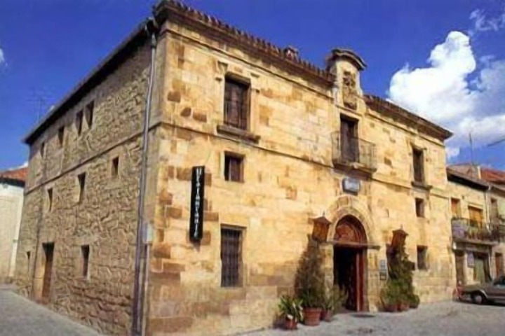 Photo of Hotel Tres Coronas de Silos