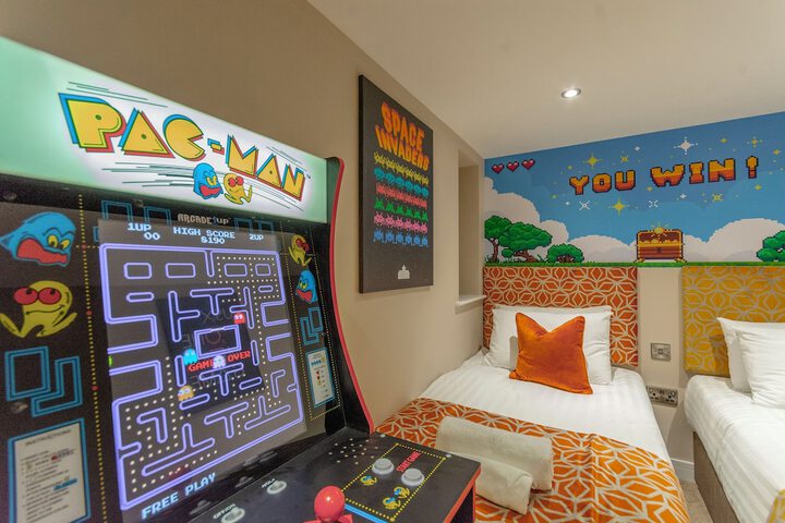Room 33 of 103