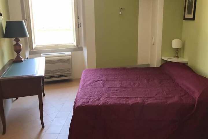 Room 10 of 14