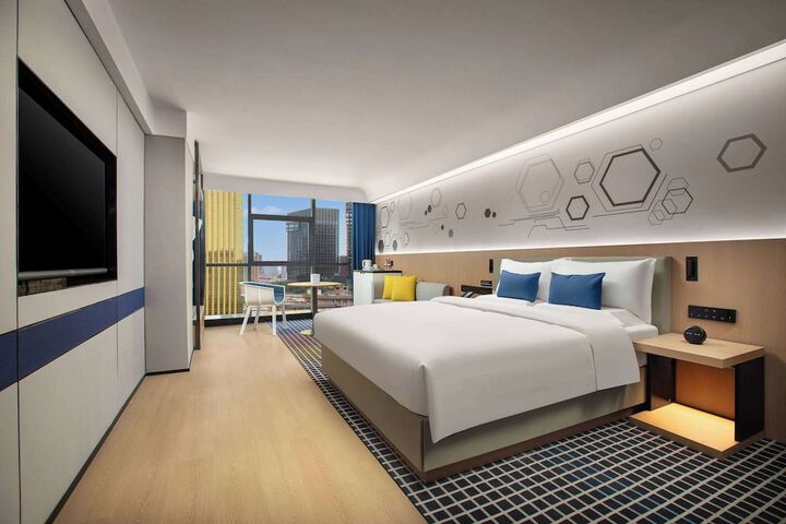 Room 5 of 18