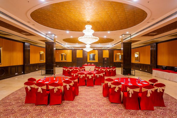 Ballroom/Hall 34 of 38
