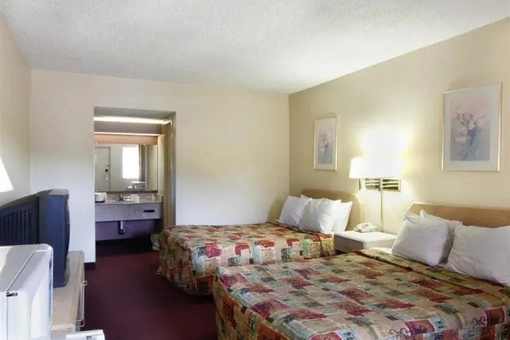 Room 5 of 12