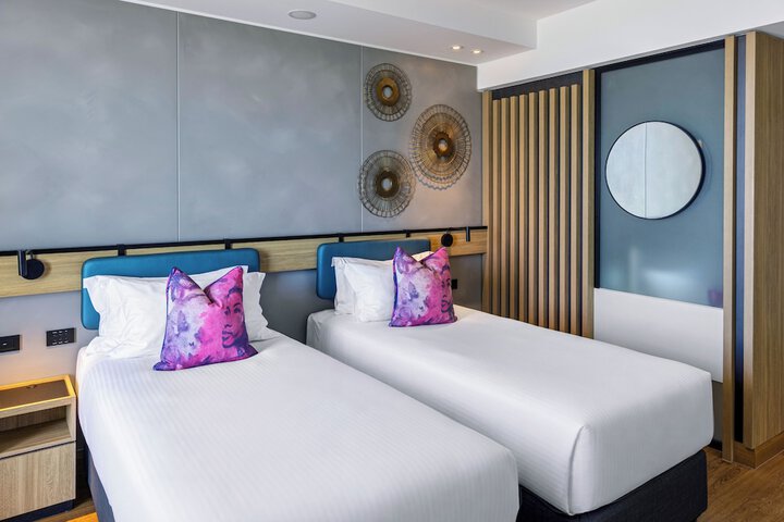 Room 13 of 87