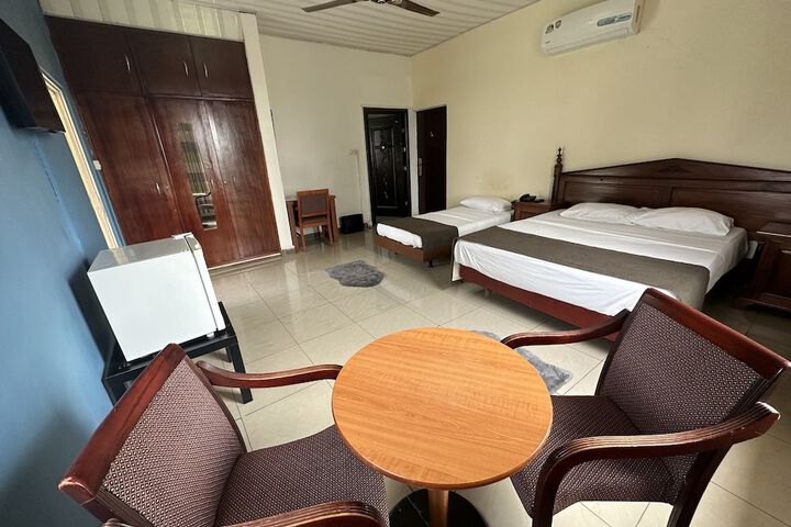 Room 6 of 14