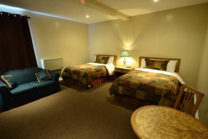 BARONS MOTOR INN