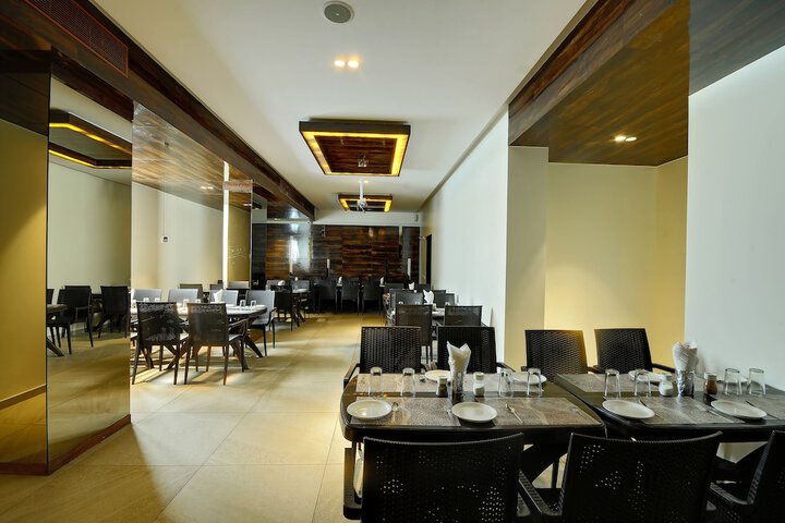 Dining 34 of 44