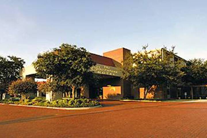 Exterior of QUALITY INN AND SUITES PLANO EAST RICHAR