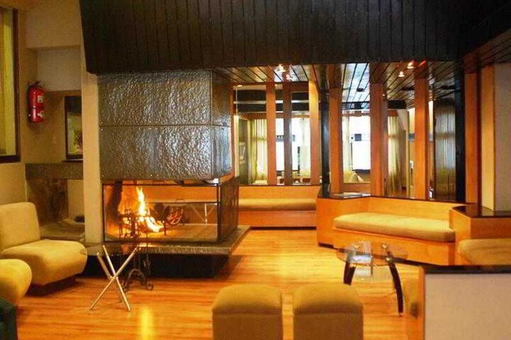Lounge 6 of 6