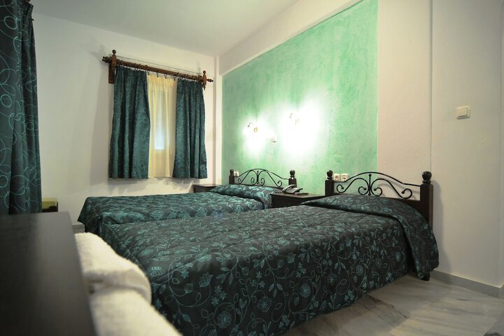 Room 4 of 40