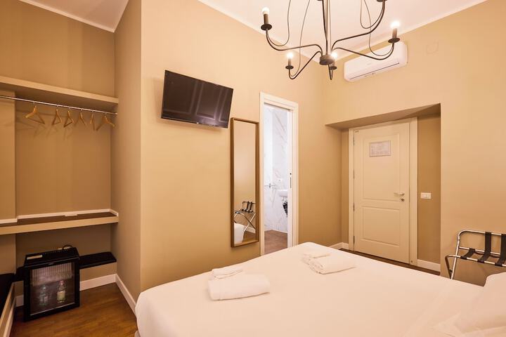 Room 4 of 32