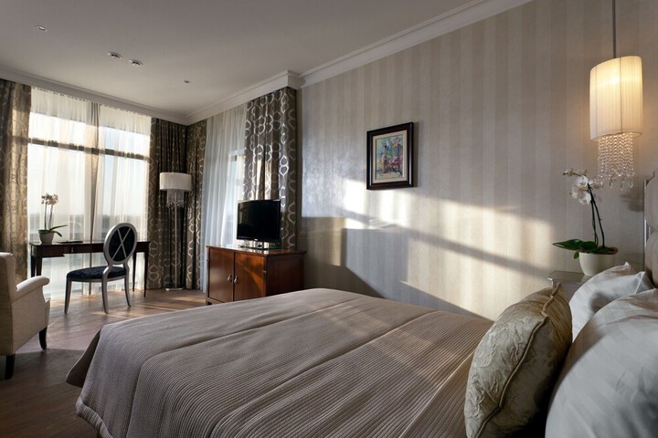 Room 12 of 108