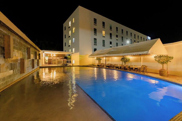 Pools & Facilities