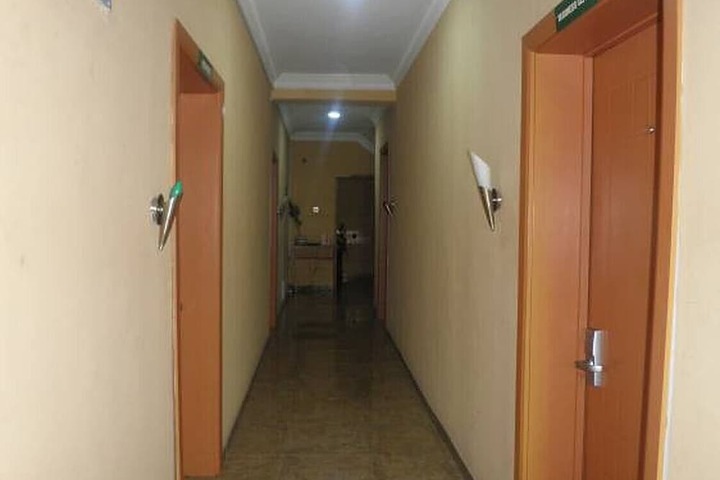Ballroom/Hall 10 of 12