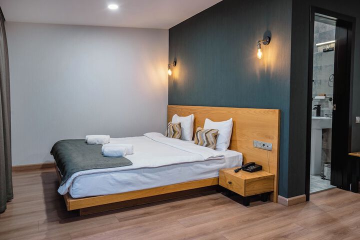 Room 25 of 104