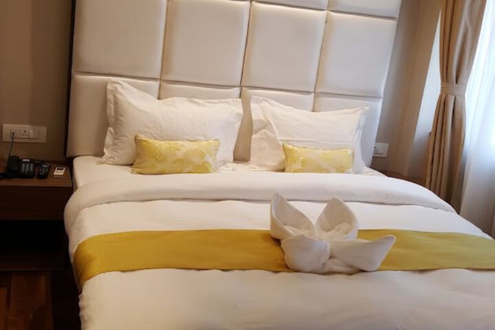 Room 9 of 33