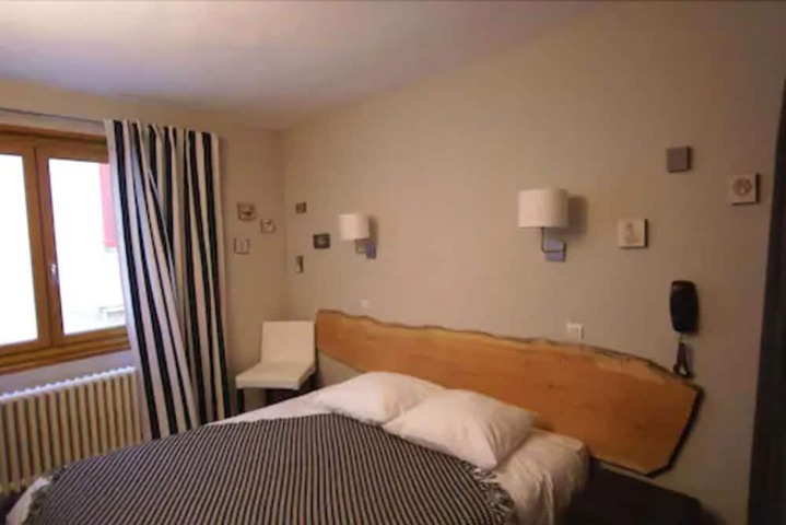 Room 48 of 77