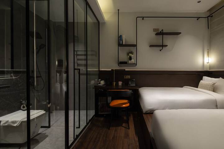 Room 16 of 44