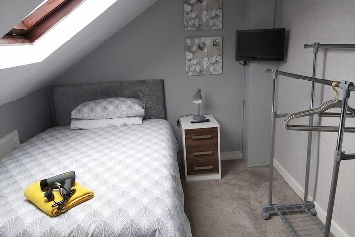 Room 13 of 33