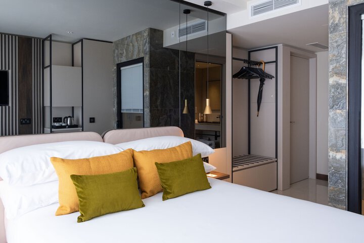 Room 15 of 109