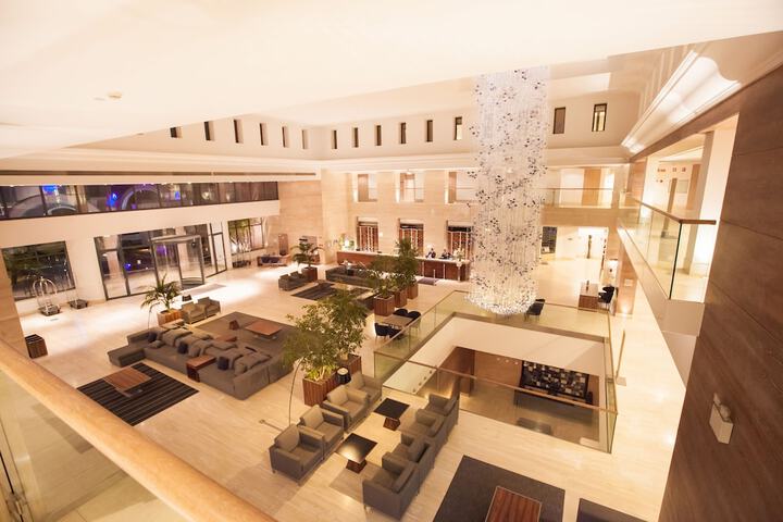 Entrance & Lobby