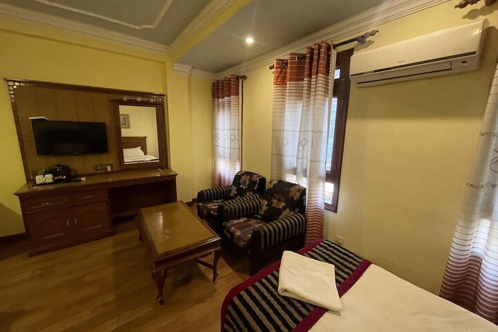 Room 10 of 18