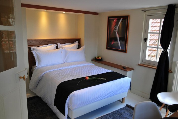 Room 8 of 110