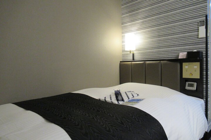 Room 8 of 24
