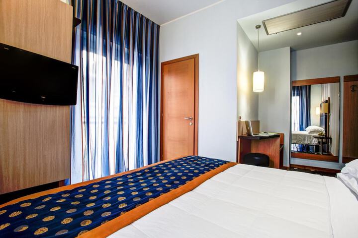 Room 17 of 41