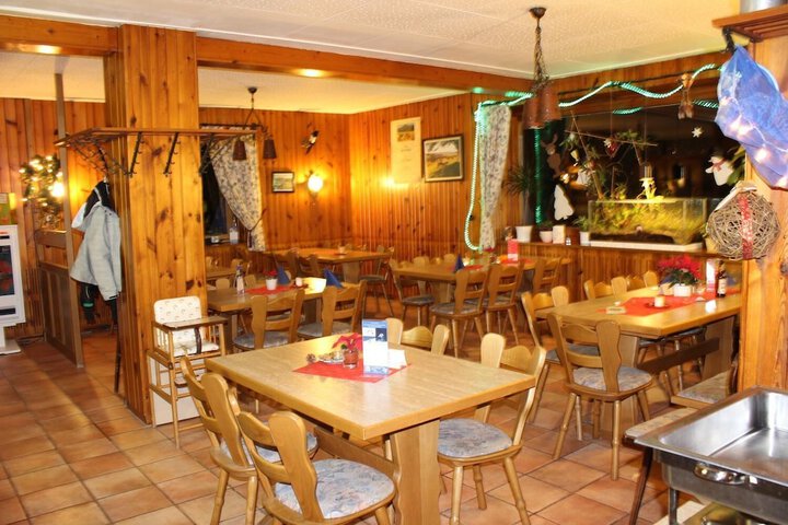 Dining 3 of 7