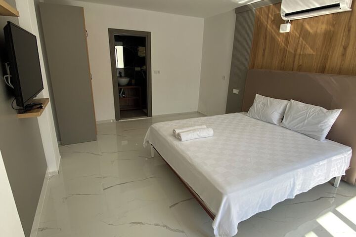 Room 2 of 45