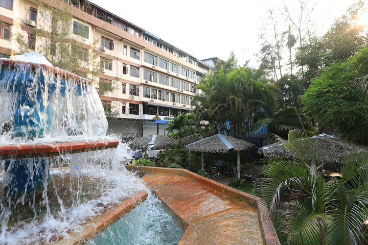 Hotel Exterior 41 of 41