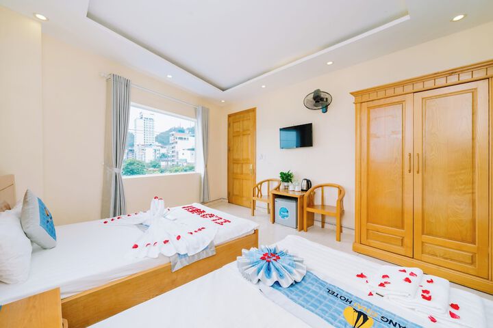 Room 8 of 19