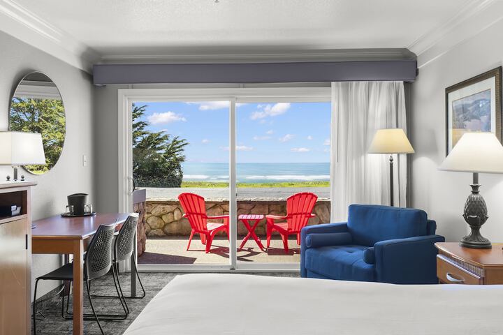 1 King Bed Ocean View (3 of 30)