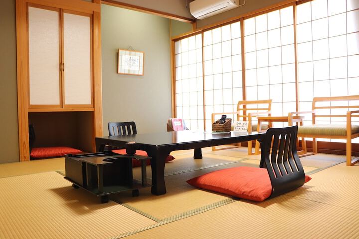 Room 14 of 65