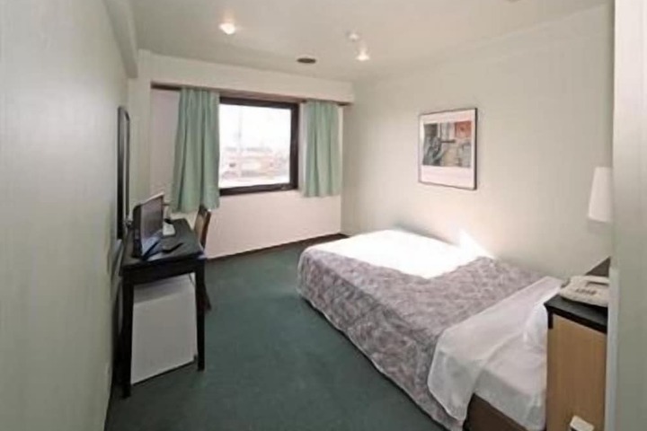 Room 6 of 28